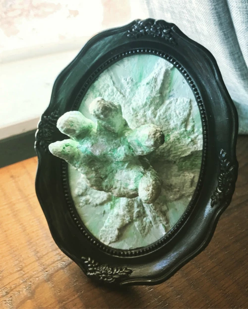 Create a 3D ghost hand for Halloween with CelluClay paper clay!